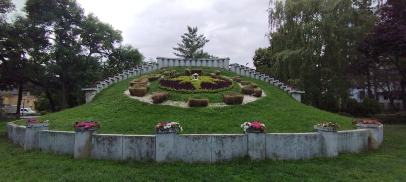 Ceasul floral din centrul Timișoarei, în continuare nefuncțional ...