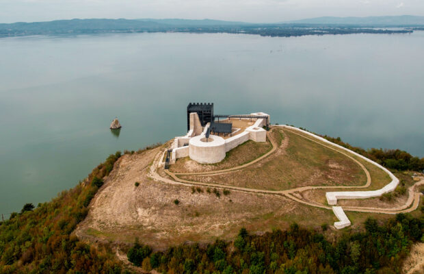cetatea coronini 5