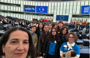 elevi in parlament si prof maria funar