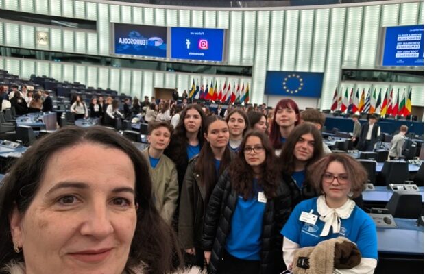 elevi in parlament si prof maria funar
